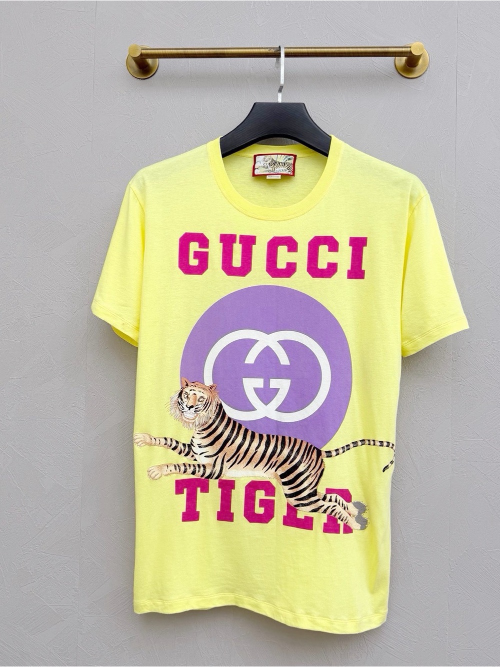 🚩steal Gucci Yellow Cotton Tee with Pink Logo and Purple Graphic